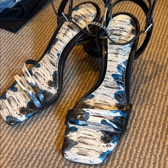 NWT Gianni Bini Zarriah Black and Blue Patterned Heels size 6 - Picture 9 of 9